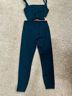 Vuori Ribbed High-Waist Leggings in Teal